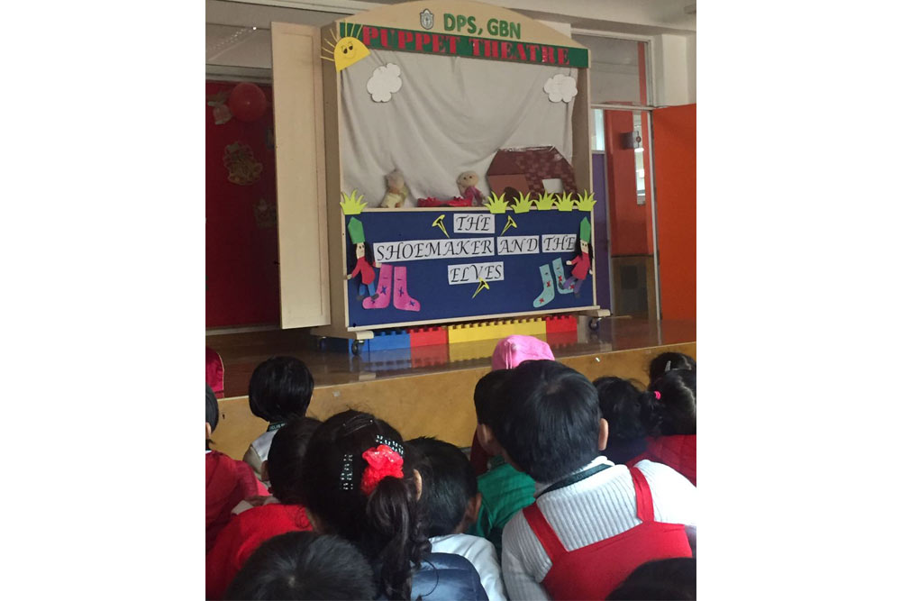 Our Tots Enjoy Puppet Show