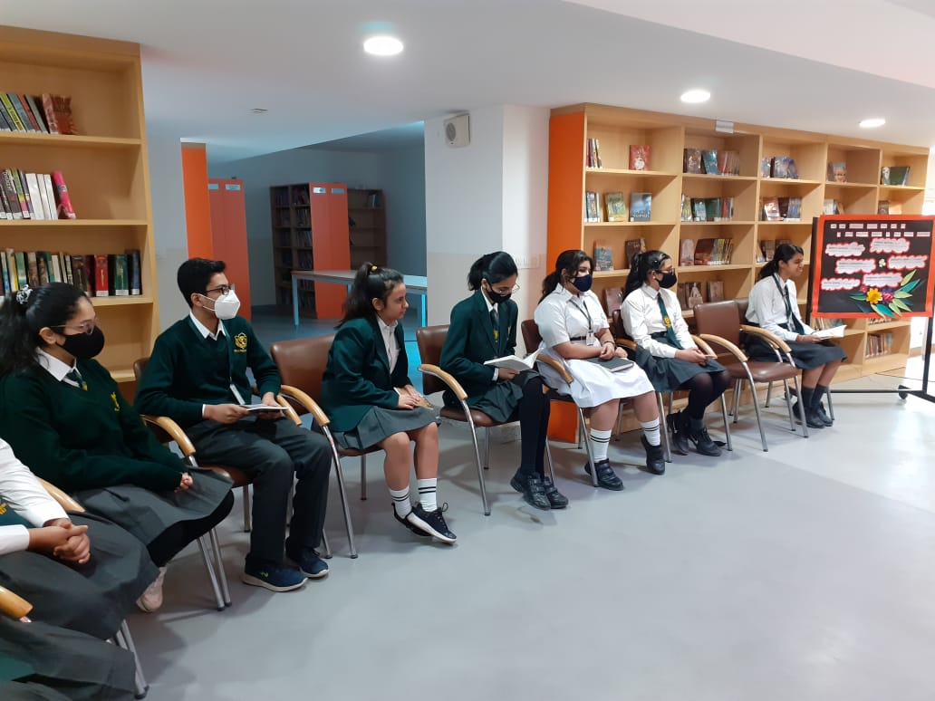 Book Reading Social Media (Vibhav Mittal)